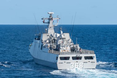 CHONBURI, THAILAND - 18 AĞUSTOS 2019: KRI Frans Kaisiepo (368), Tayland Kraliyet Donanması ile Endonezya donanması arasında 2019 Deniz Garuda Tatbikatı sırasında denizde yelken açtı..