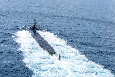 PHUKET, THAILAND - 9 Nisan 2018: USS Louisville (SSN-724) ABD Donanması 'nın hızlı saldırı denizaltısı Tayland' da Muhafız Denizi 2019 Tatbikatı sırasında deniz yüzeyine çıkar..