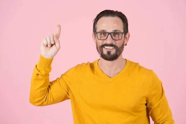 Dedo Para Cima Por Homem Sorridente Barbudo Óculos Apontando Para — Fotografia de Stock