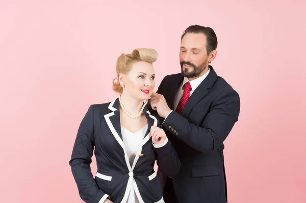 Paar Büros Anzügen Doss Verband Auf Mädchen Hals Perlen Mann — Stockfoto