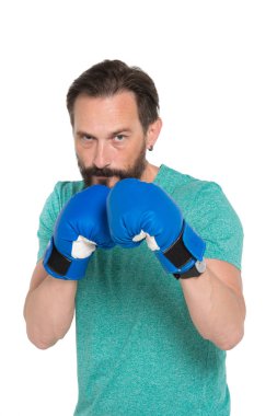 Sana ciddi ifade yüzünde ise mavi boks eldiven giymiş ve savaşa hazır ile bakmak sakallı olgun boksör portresi
