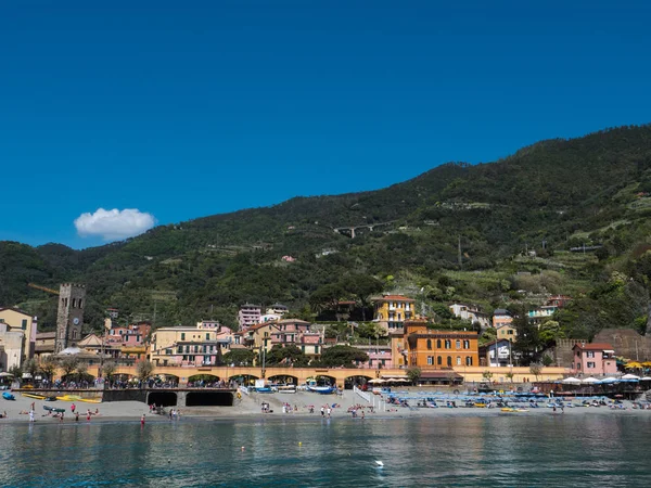 Monterosso Dorf Strand Und Berge Einem Sonnigen Frühlingstag — Stockfoto