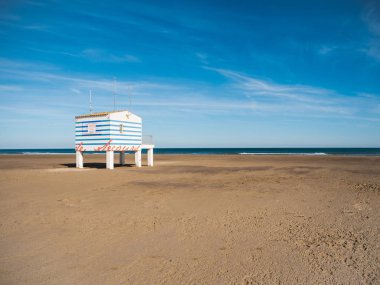 Güneşli bir günde ıssız Fransızca Gruissan sahilde sonrası kurtarma
