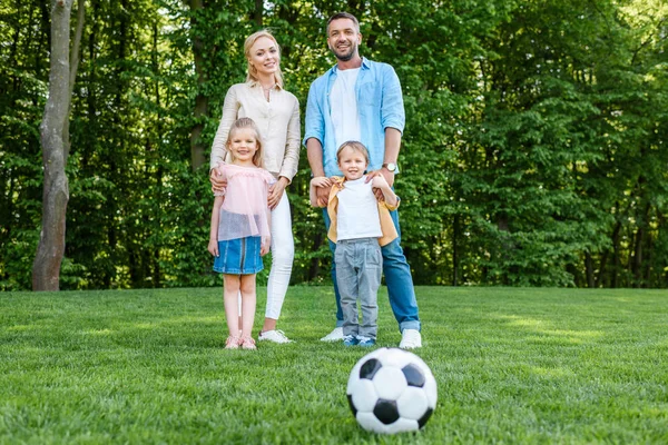 Soccer Ball Grass Happy Family Standing Together Park — Free Stock Photo