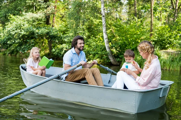 Smiling Young Family Riding Boat River Park — Stock Photo, Image