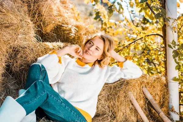 Dreamy Female Farmer Looking Away Laying Hay Stacks Ranch — Stock Photo, Image