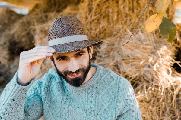 Portrait Male Farmer Sweater Straw Hat Looking Camera Hay Stacks — Stock Photo, Image