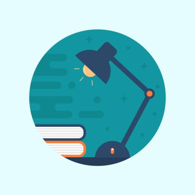 Kavram kitapları ile masada bir gece lambası.