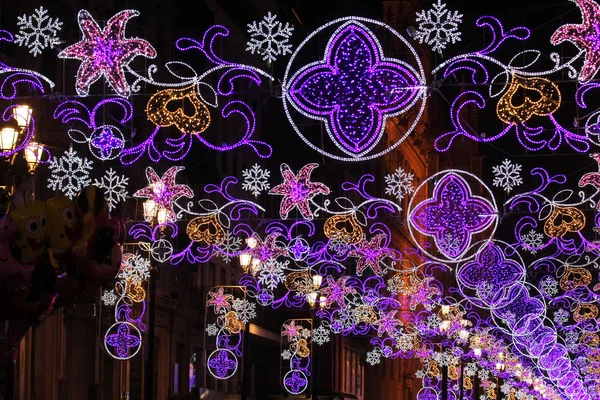 Siviglia, Spagna. Downtown strada illuminata — Foto Stock