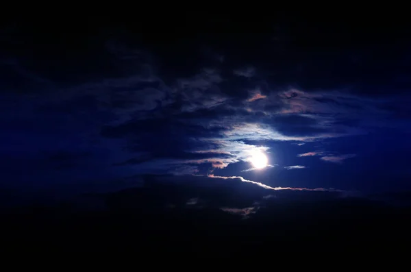 蓝蓝的夜的天空 — 图库照片