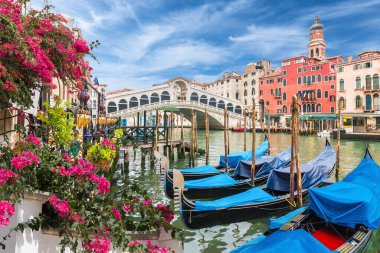 Büyük Kanal, Venedik, İtalya 'da gondollu manzara