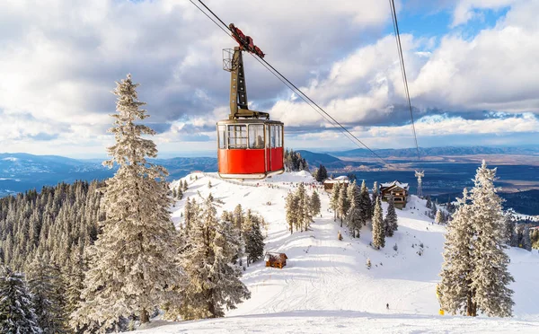 Landschap Vanaf Top Van Berg Postavaru Met Skipistes Kabelbaan Vervoer — Stockfoto