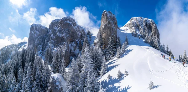 Landschap Met Berg Zonnige Dag Het Winterseizoen — Stockfoto