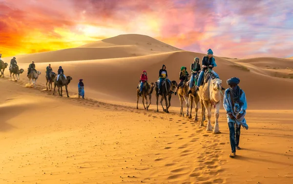 Merzouga Morocco May 2019 Caravan Walking Merzouga Sahara Desert Morocco — Stock Photo, Image