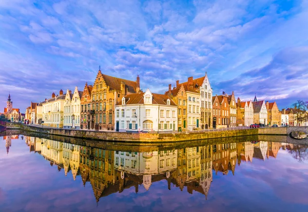 Canal Spiegelrei Praça Jan Van Eyck Pela Manhã Bruges Bélgica — Fotografia de Stock