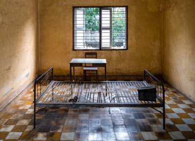 Tuol Sleng Soykırım Müzesindeki İşkence Odası, Phnom Penh, Kamboçya