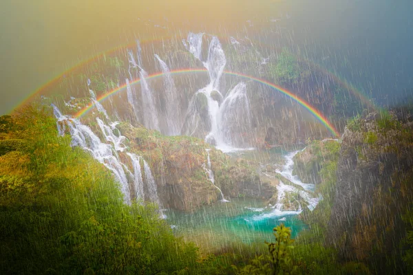 Vízesés Plitvicei Nemzeti Parkban Esős Időben — Stock Fotó