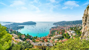 Ortaçağ kasabası Villefranche sur Mer ile Fransız Riviera sahilinin havadan görünüşü, Fransa 'nın güzel bölgesi.