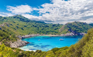 Porto Timoni 'nin mavi gölü, Korfu Adası, Yunanistan