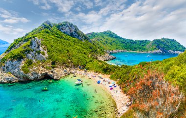 Porto Timoni 'nin mavi gölü, Korfu Adası, Yunanistan