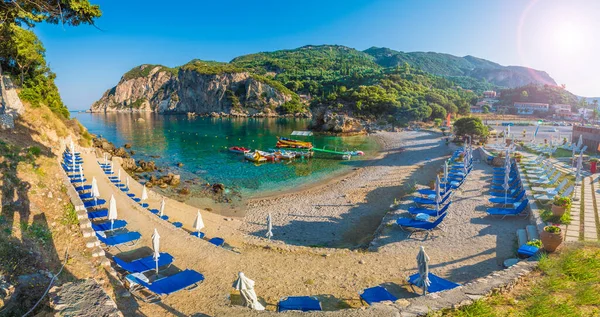 Camas Sol Guarda Chuva Praia Corfu Island Grécia — Fotografia de Stock