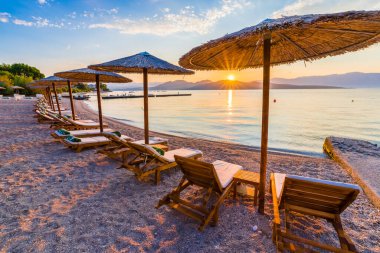 İyon Denizi 'ndeki Nikiana Sahili, Lefkada Adası, Yunanistan.