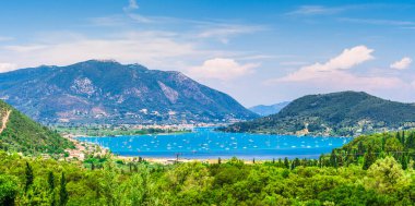 Nidri limanı ve köy manzarası, Lefkada, Yunanistan