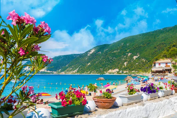 Agios Nikitas Plajı Lefkada Yunanistan Daki Tatil Beldesi — Stok fotoğraf