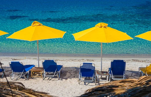 Paisaje Con Sombrilla Sillón Playa Aliki Las Islas Thassos Grecia —  Fotos de Stock