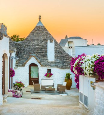 Trulli evleri Alberobello şehrinde, Apulia, İtalya.