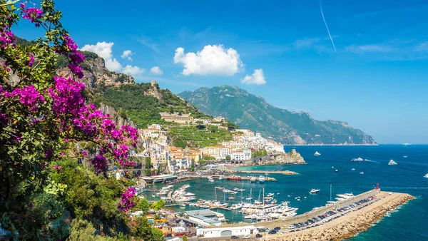 Paesaggio Con Città Amalfi Sulla Famosa Costa Amalfitana — Foto Stock