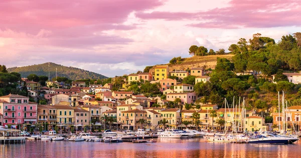 Hamn Och Porto Azzurro Vid Solnedgången Elbaöarna Toscana Italien — Stockfoto