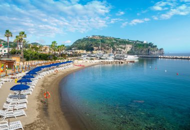 Lacco Ameno plajlı manzara, Ischia adası, İtalya