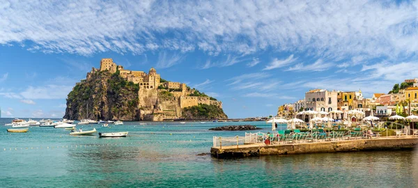 Tájkép Porto Ischia Aragóniai Vár Ischia Sziget Olaszország — Stock Fotó