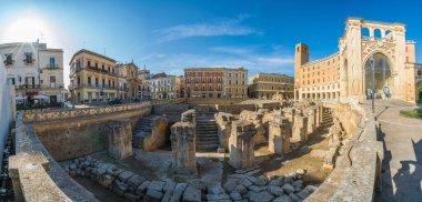 İtalya 'nın güneyindeki Lecce, Puglia bölgesinde antik Roma Amfitiyatrosu 