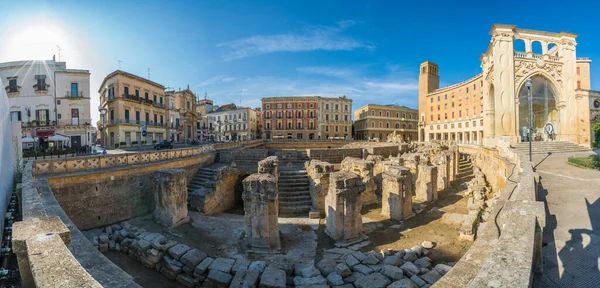 İtalya 'nın güneyindeki Lecce, Puglia bölgesinde antik Roma Amfitiyatrosu 