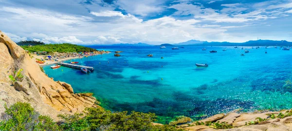 Spiaggia Del Pirata Capriccioli Úžasná Pláž Pobřeží Smaragdu Ostrov Sardinie — Stock fotografie