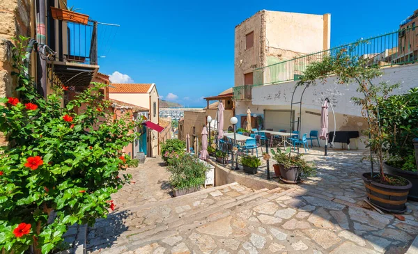 Historická Vesnice Castellammare Del Golfo Terasou Barem Restaurací Sicílii Itálie — Stock fotografie