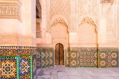 Marakeş, Fas - 13 Kasım 2017: Marakeş, Fas 'ta Ali Ben Youssef Medersa' nın eski İslami Okulu