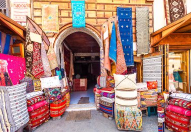 Marakeş, Fas 'taki eski Medine' deki Fas dükkanı.