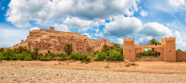 Kasbah Ait Ben Haddou, Fas 'ın Atlas Dağları' ndaki Ouarzazate yakınlarında bir Berber kale köyü.