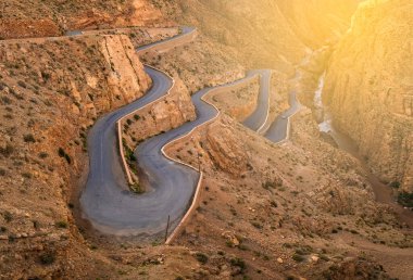 Fas 'taki Atlas Dağları' ndaki Tisdrine geçidi ile Dades Gorges manzarası