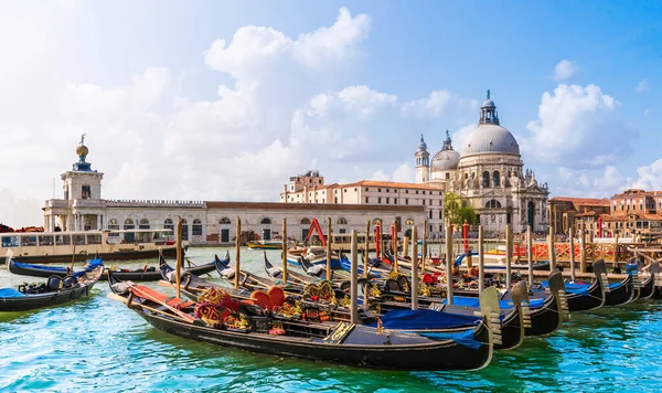 意大利威尼斯大运河和大教堂Santa Maria Della Salute — 图库照片