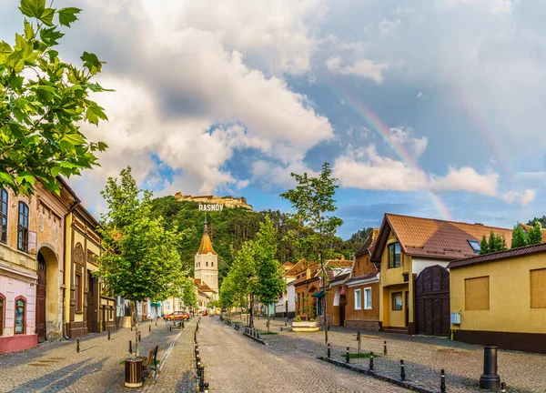 Krajobraz Rasnov Miasta Średniowiecznej Twierdzy Deszczu Brasov Transylwania Rumunia — Zdjęcie stockowe