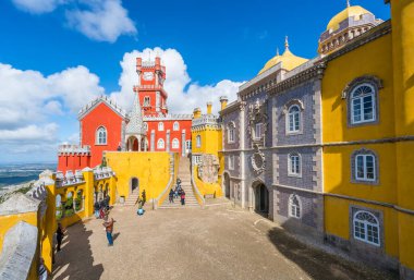 Sintra, Lizbon, Portekiz - 16 Mart 2018: Pena Ulusal Sarayı, Sintra Bölgesi, Lizbon, Portekiz