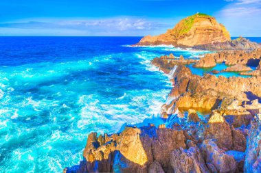 Portekiz, Madeira Adası, Porto Moniz 'deki sahil şeridi.