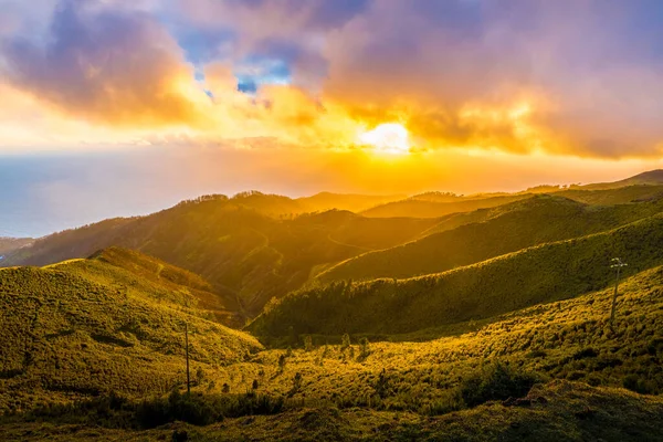 Hermosa Puesta Sol Cima Una Montaña — Foto de Stock