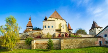 Romanya 'nın Sibiu kentindeki Biertan güçlendirilmiş kilisesinin güzel ortaçağ mimarisi UNESCO Dünya Mirası Bölgesi tarafından korunuyor