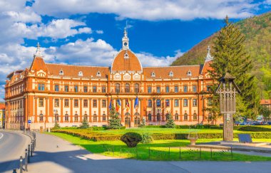 İl binası, park ve sınır ötesi anıt, Brasov, Transilvanya, Romanya