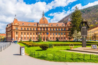 İl binası, park ve sınır ötesi anıt, Brasov, Transilvanya, Romanya